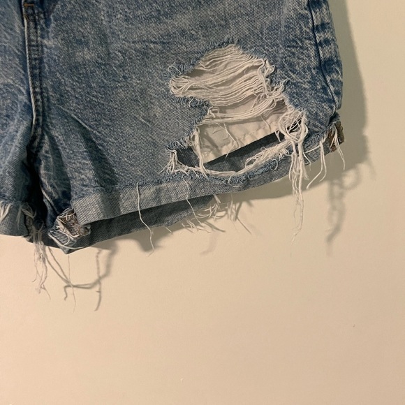 American Eagle Light Wash Distressed Curvy Mom Denim Short - Picture 5 of 11